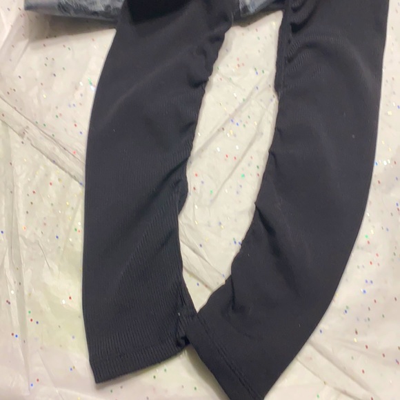 ALO Yoga Black Marble Goddess legging size S (4-6) - Picture 12 of 12